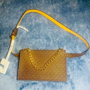 Belt bag with pull chain
